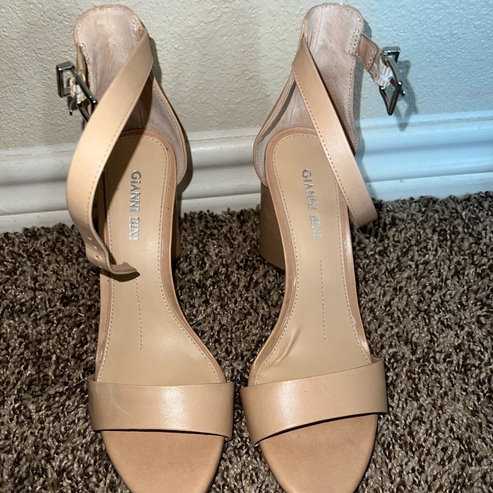 Gianni Bini Nude Heels